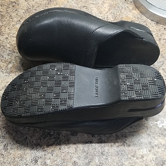 Clogs - Picture 2 of 3